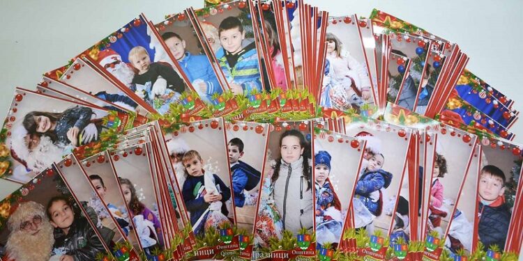 Opštinska uprava Opovo: Preuzimanje novogodišnjih fotografija za decu