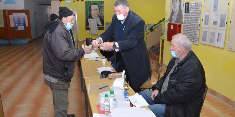 U opštini Opovo do 12 časova glasalo 12.43 odsto upisanih u birački spisak