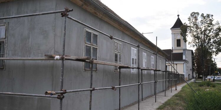 Katolička župa Opovo: Renoviranje eksterijera župnog doma