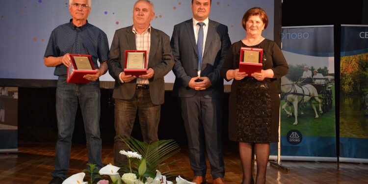 Stevan Stankov, Ivanka Petrov i Ranko Sarić dobitnici majskih nagrada u Opovu
