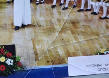 ZAŠTO? Razbijeni montažni izložbeni paneli u opovačkom parku