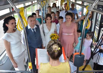 Nesvakidašnje venčanje u Sefkerinu: Goran i Jovana rekli „DA“ u autobusu