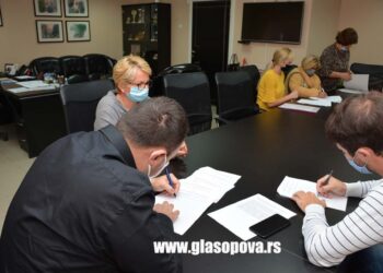 Ugovori o kupovini seoskih kuća za izbegla lica