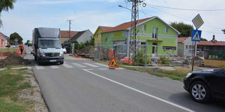 Radovi na raskrsnici Borisa Kidriča i Šumske u Opovu