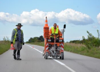 Obeležavanje horizontalne saobraćajne signalizacije u Opovu
