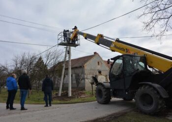 U Barandi postavljena greda za gnezdo roda