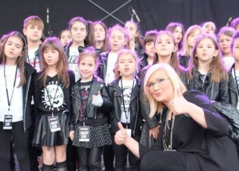 Dom omladine Pančevo: Hor „Čarolija“, Leontina Vukomanović i Ivana Peters pevaju za najmlađe Pančevce
