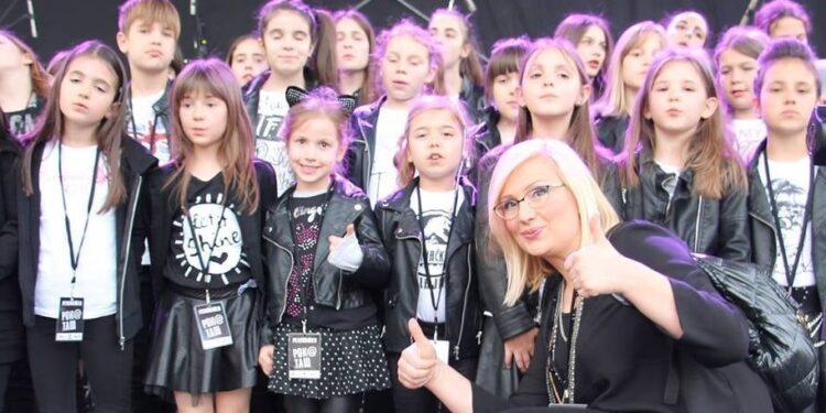 Dom omladine Pančevo: Hor „Čarolija“, Leontina Vukomanović i Ivana Peters pevaju za najmlađe Pančevce