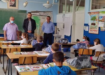 KOVAČICA: Đaci u školskim klupama, prvacima pokloni od opštine