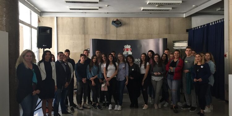 Učenici srednjih škola u poseti Gradskoj kući