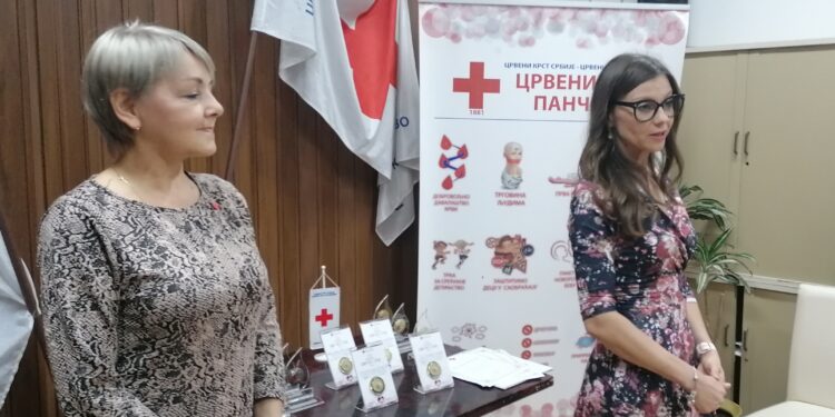 Crveni krst dodelio priznanja najbrojnim davaocima krvi
