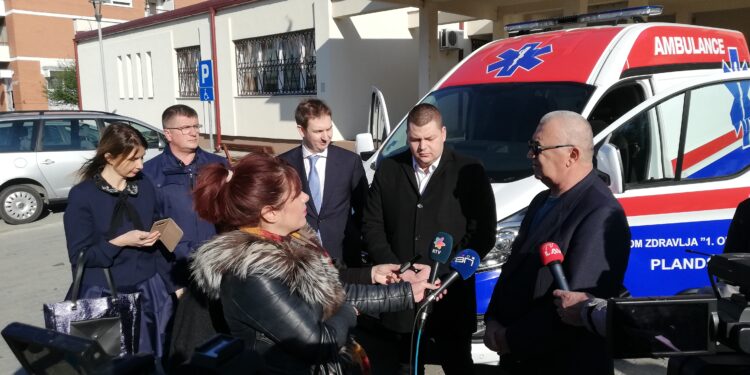 Sanitetsko vozilo za Dom zdravlja u Plandištu