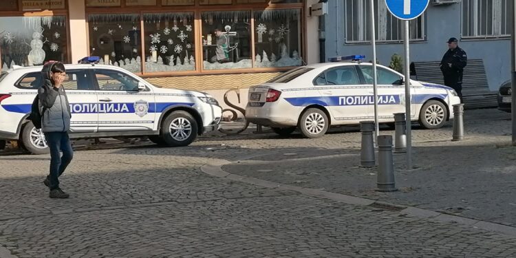 Skočio sa četvrtog sprata i poginuo