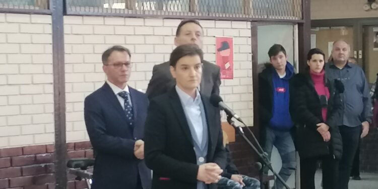 Premijerka Ana Brnabić u Mašinkoj školi i na Keju