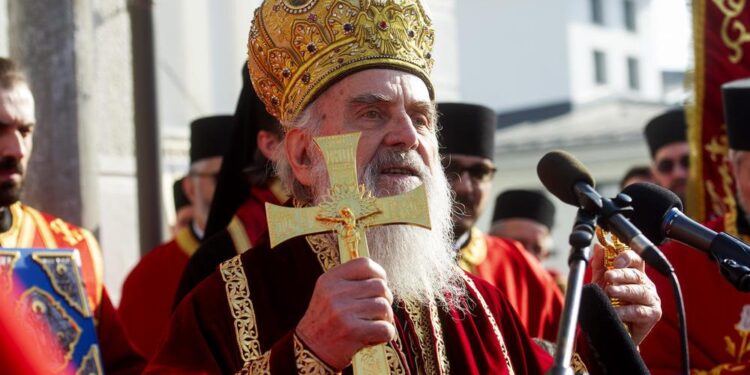 Patrijarh Irinej: Možemo se moliti i u svojim domovima