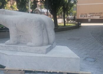 Popravljen spomenik kod „Dva bela medveda“
