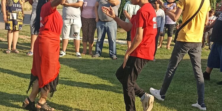Romski bal u Crepaji – Kad zasvira Đelem đelem pod vedrim nebom…