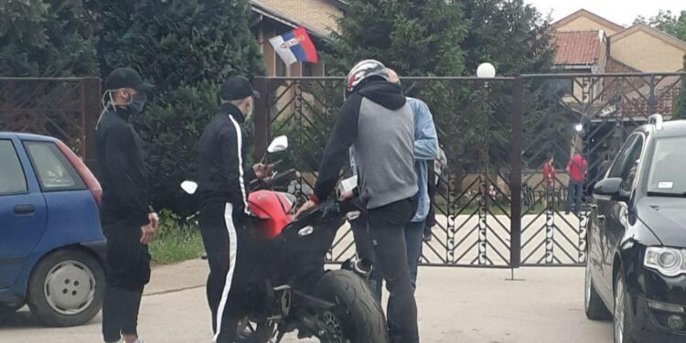 IZBORI 2020: Motociklisti prete građanima na Misi