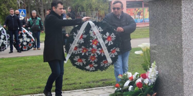 Položeni venci na spomenik Tiboru Cerni