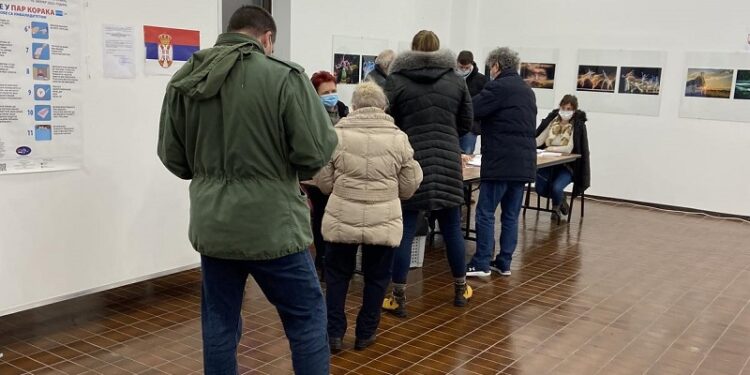Referendum: U Kovinu ubedljivo „DA“