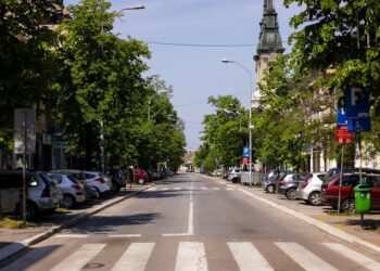 UGOSTITELJSTVO POSLE COVID-19: „Pleksiglas kavezi“ u kafićima i restoranima?