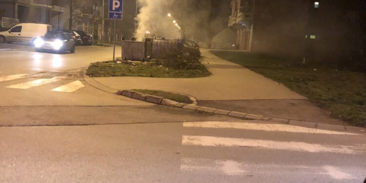 Sinoć goreo kontejner kod Lidla na Kotežu