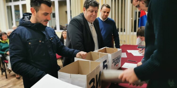 OO SNS Kovačica predao listu za lokalne izbore
