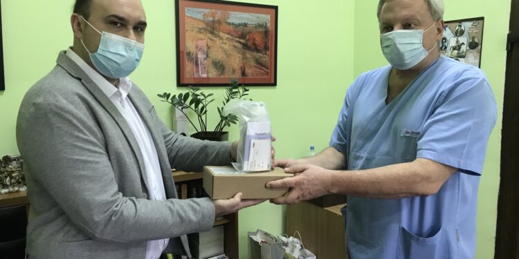 Markov uručio šest kiseoničkih glava Opštoj bolnici
