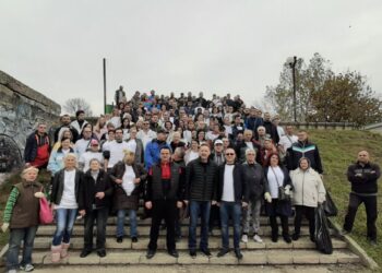 Funkcioneri SNS iz Pančeva čistili Potamišje i Kej