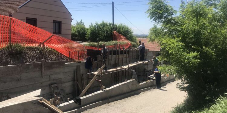 Prilaz za pešake u ulici Dimitrija Tucovića u Kovinu