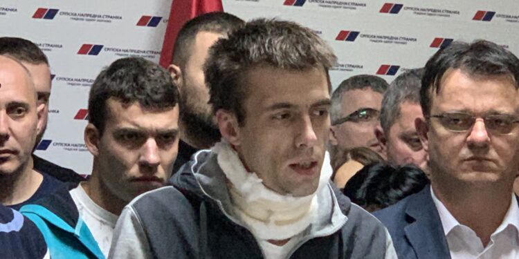 SNS(VIDEO): Zahtevamo od nadležnih organa da reaguju u slučaju napada na odbornika Tešića