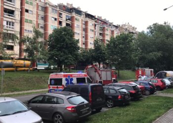 Devojka pokušava samoubistvo?(VIDEO)