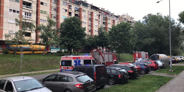 Devojka pokušava samoubistvo?(VIDEO)