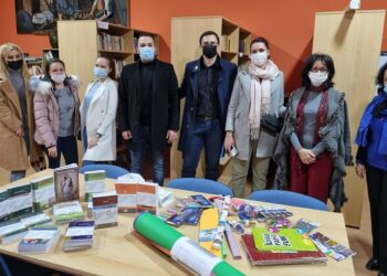 Narodni poslanik Ilija Matejić posetio OŠ Sava Žebeljan u Crepaji i doneo učenicima poklone