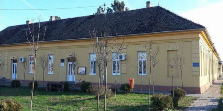 Paketići za decu koja u Ivanovu, Omoljici i Pančevu uče bugarski jezik