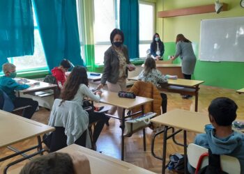 U Kovačici edukacije petaka o bezbednosti u saobraćaju, uz poklone