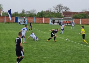 Fudbaleri Radničkog iz Kovina upisali desetu pobedu