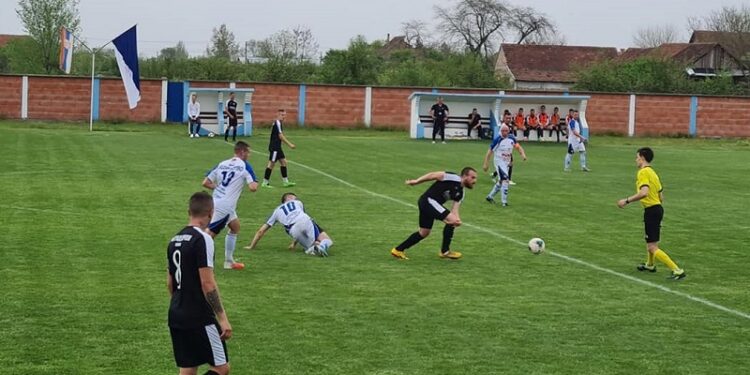 Fudbaleri Radničkog iz Kovina upisali desetu pobedu