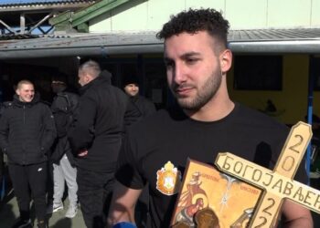 Do časnog krsta u Pančevu prvi je doplivao Nemanja Milić