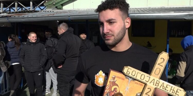 Do časnog krsta u Pančevu prvi je doplivao Nemanja Milić