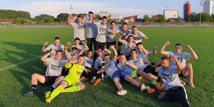 ŠAMPIONI: Omladinci FK Radnički izborili plasman u viši rang