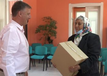 Socijalno ugroženima u Omoljici podeljeni paketi
