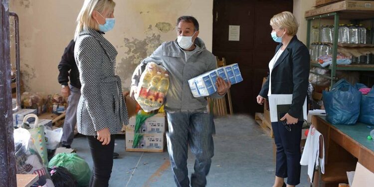 Povereništvo za izbegla lica Opovo: Podeljeni paketi pomoći