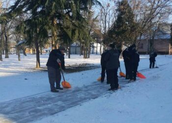 Komunalno u Opovu čisti trotoare, savetuje se oprez zbog niskih temperatura