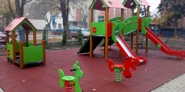 JKP Zelenilo i Grad Pančevo prave bezbednija igrališta za najmlađe sugrađane