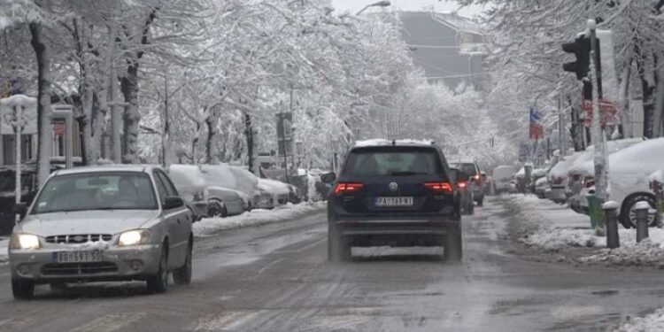 Sneg u Pančevu i dalje pada, saobraćaj se odvija nesmetano