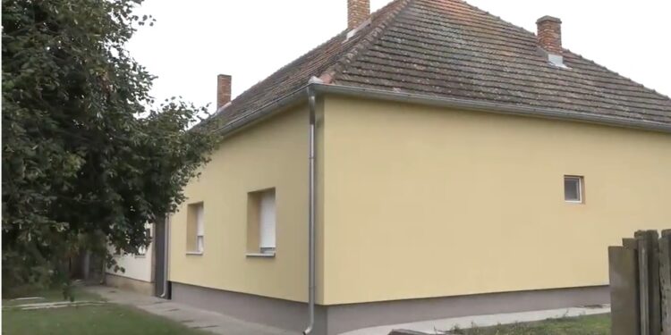 SAKULE: Završeni radovi na novoj fasadi i kapiji Parohijskog doma