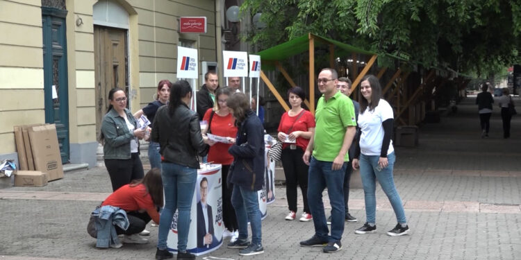 Aktivisti SNS širom Pančeva predstavljali rezultate rada i razgovarali sa građanima