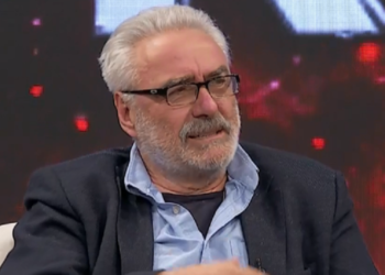 Dr Nestorović i Đoković rade na aparatu koji je napravio Tesla