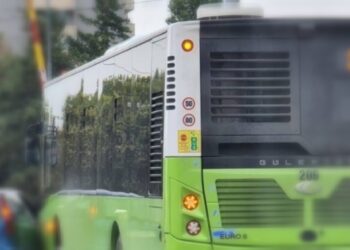 Sudar automobila i autobusa